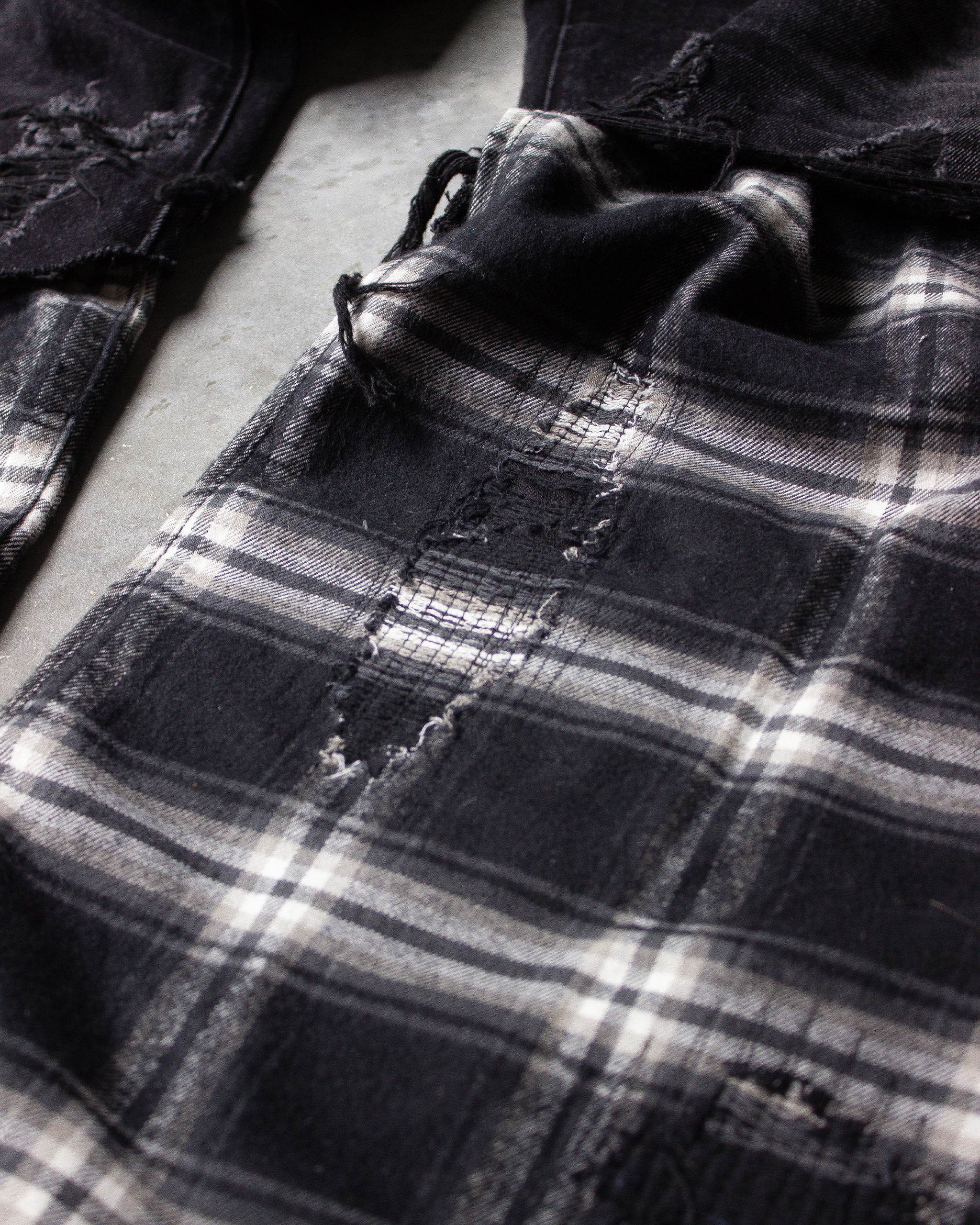 SYNICAL | slash-denim-washed-black