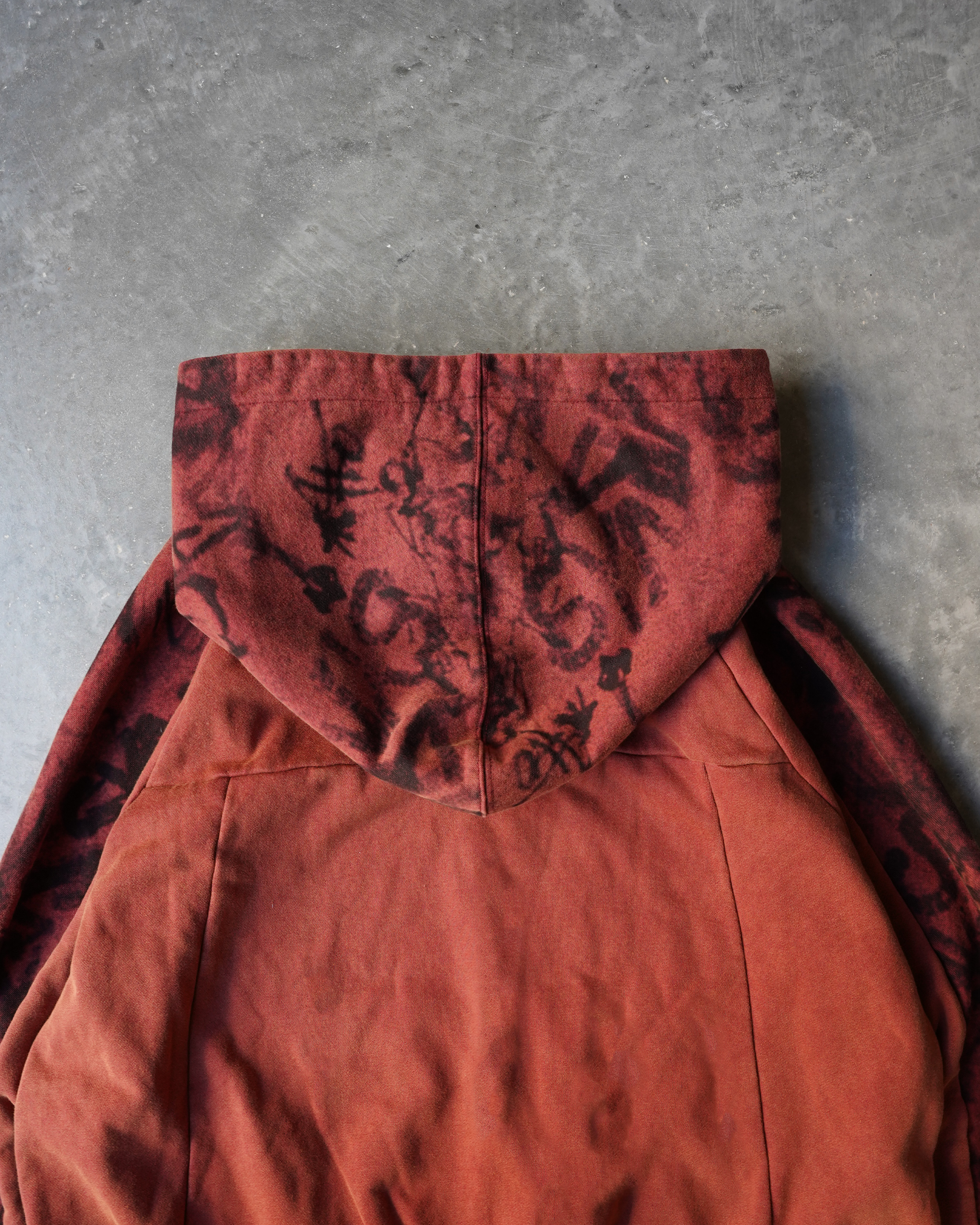 SYNICAL | graffiti-hoodie-scarlet