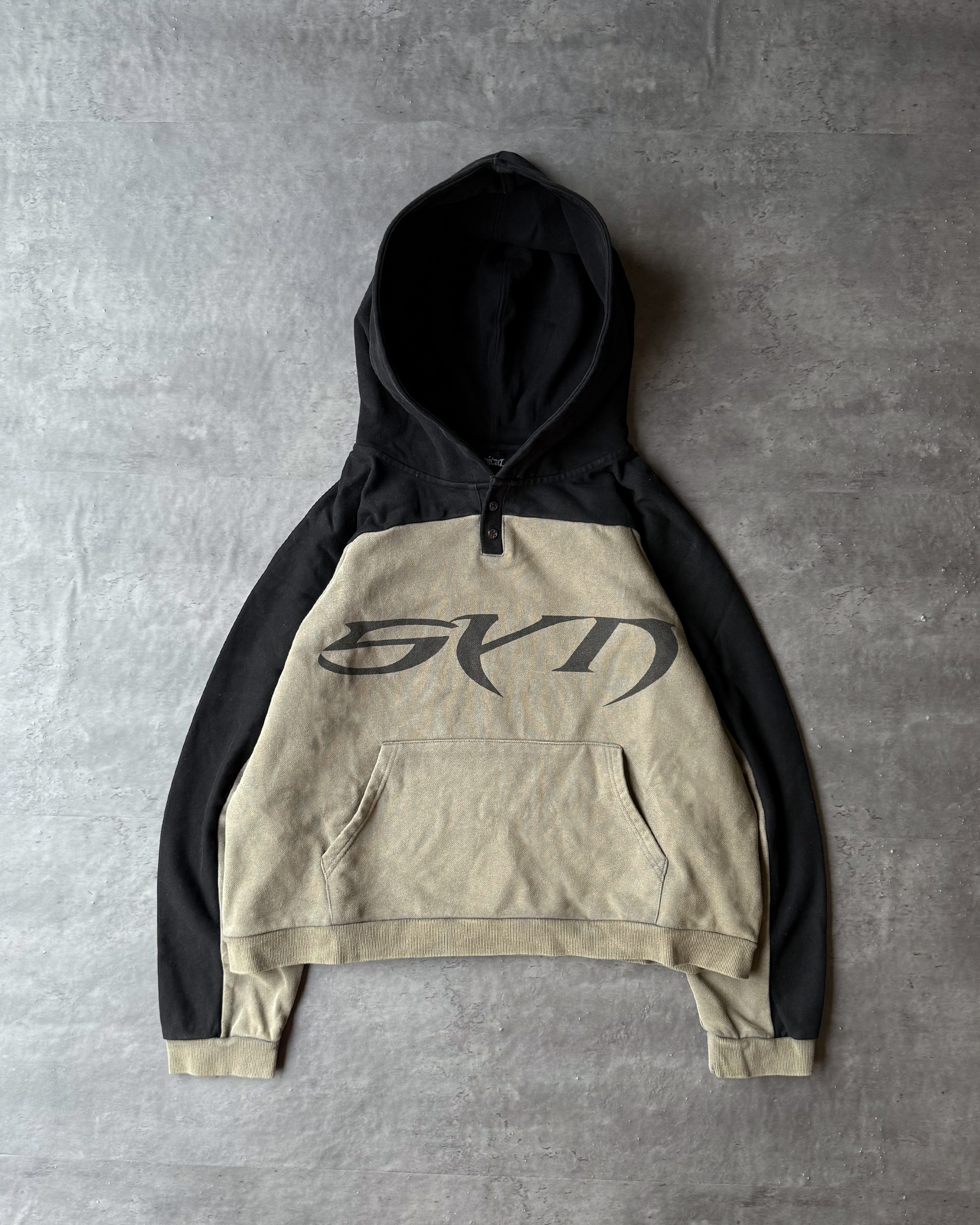 SYNICAL | button-up-hoodie-black-tan